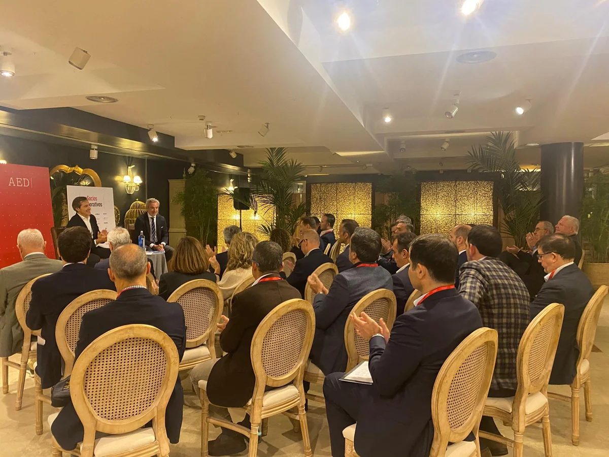 AED — Evento con socios corporativos, actividad institucional 2025